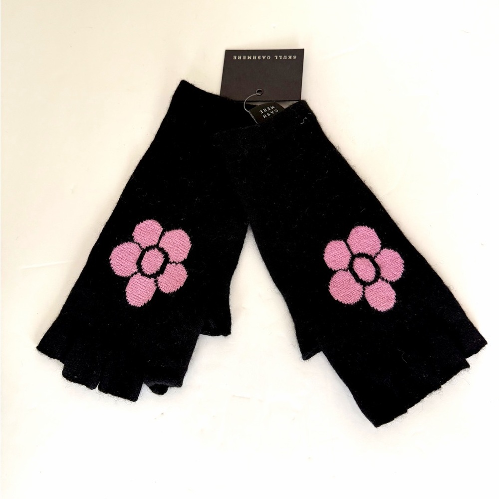 Skull Cashmere Black Fingerless Gloves with Pink Flower